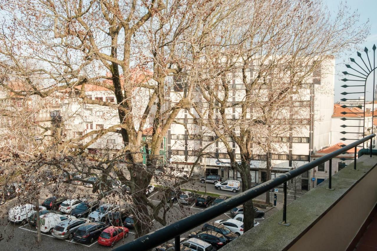 Apartment With Balcony In The Square ปอร์โต ภายนอก รูปภาพ