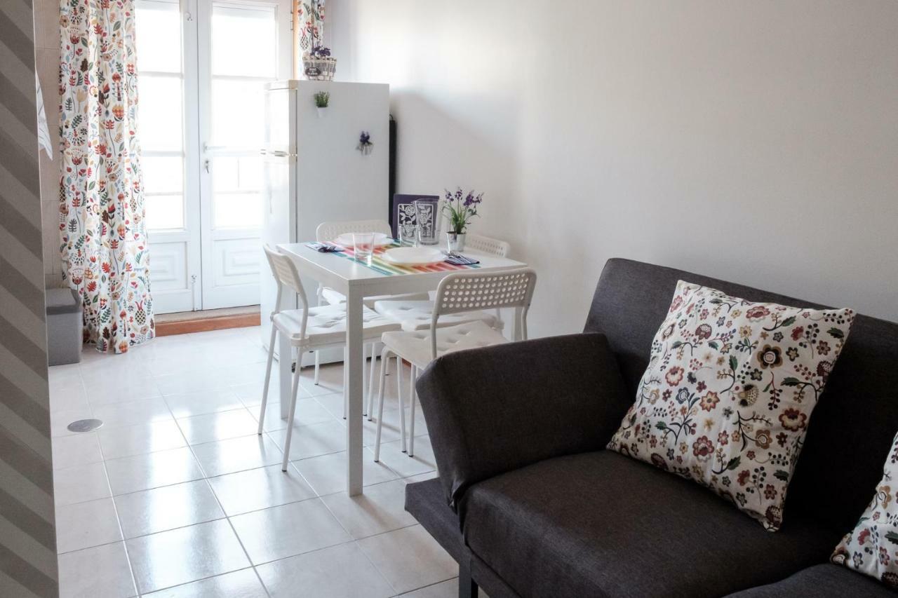 Apartment With Balcony In The Square ปอร์โต ภายนอก รูปภาพ
